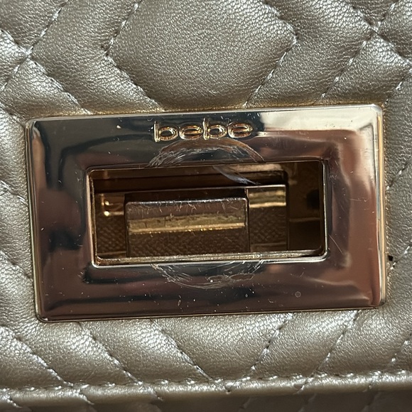 Elegant Gold Quilted Women's Bag - Picture 5 of 6